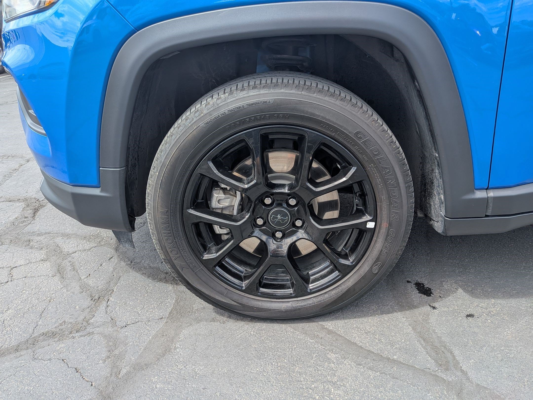 Ken Garff Cert 2025 Hydro Blue Pearlcoat Jeep Latitude image 12