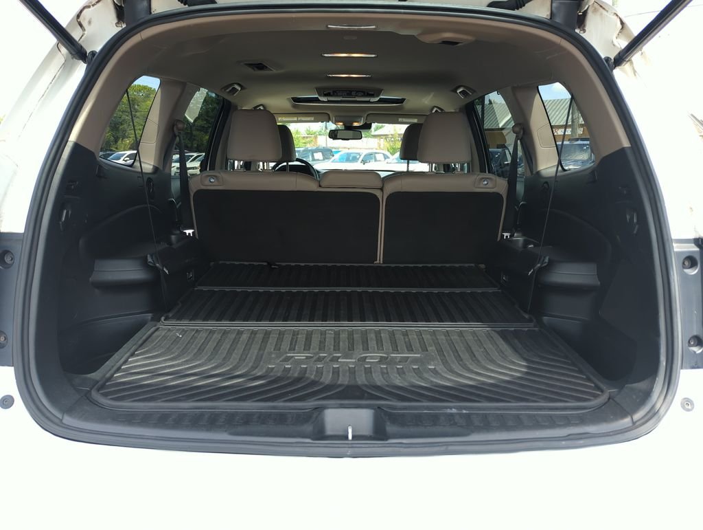 Used 2017  Honda Touring image 31