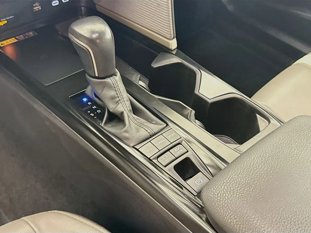 Used 2025 Ice Cap Toyota SE image 17