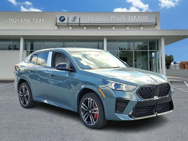 Used 2026 Cape York Green Metallic BMW xDrive28i image 3