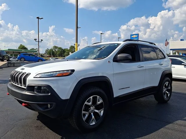 Used 2015 White Jeep Trailhawk image 3