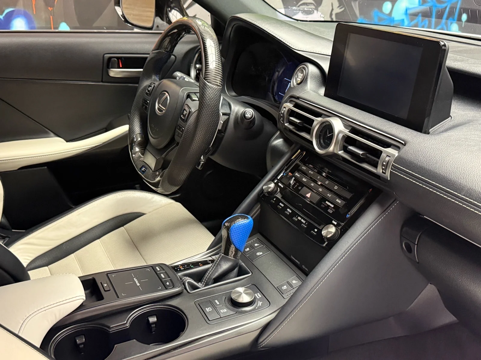 Used 2021 Ultra White (083) Lexus F SPORT image 29