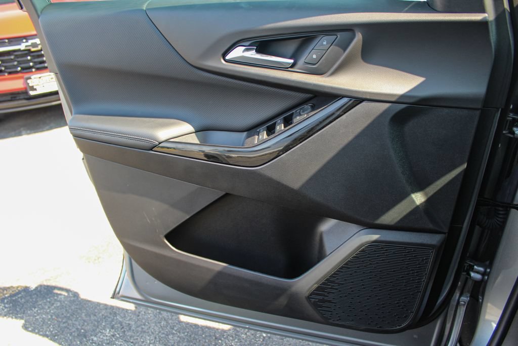 2027 Chevrolet Equinox LT - Photo 12