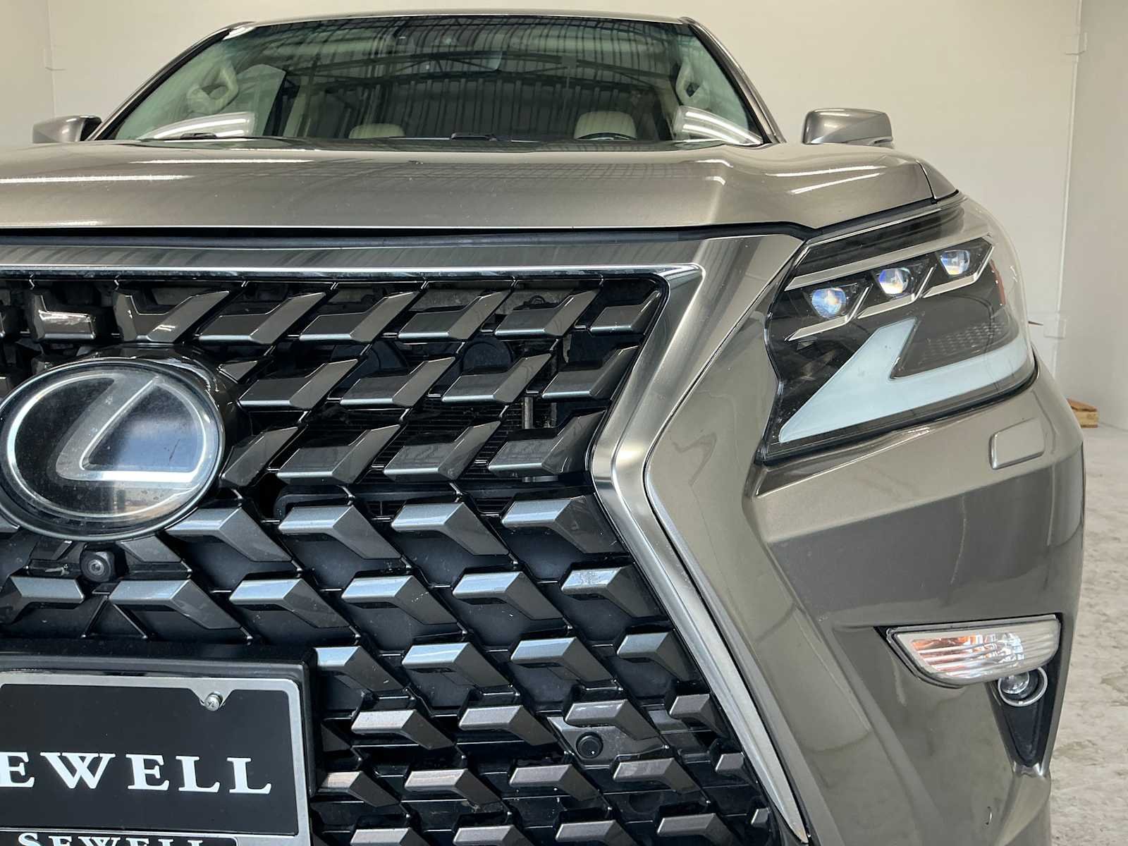 Used 2022 Atomic Silver Lexus Luxury image 7