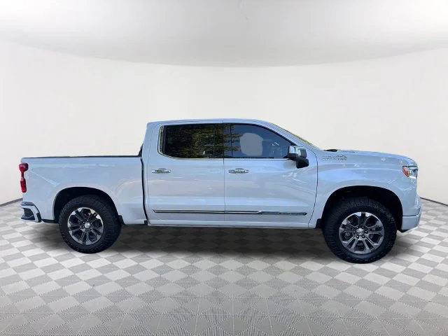 Used 2024 Iridescent Pearl Tricoat Chevrolet High Country image 4