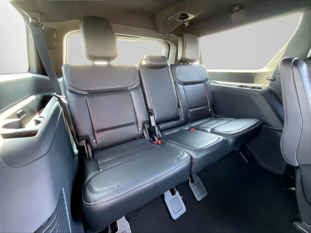 New 2027 Glacier Gray Metallic Tri-Coat Ford MAX Platinum image 37