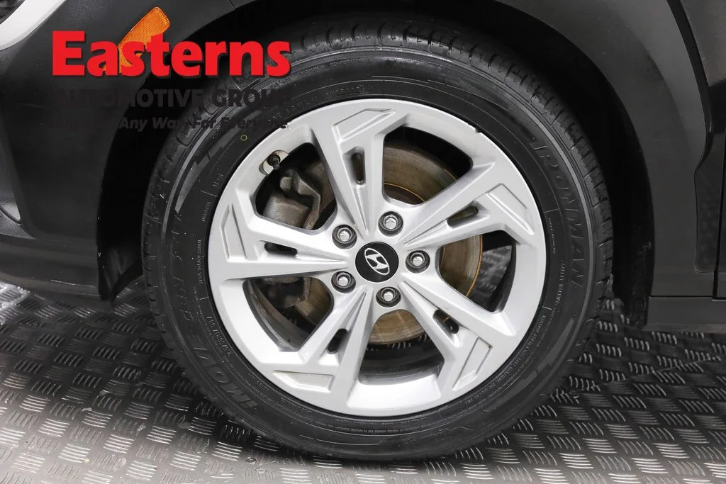 Used 2022 Black Hyundai SEL image 32