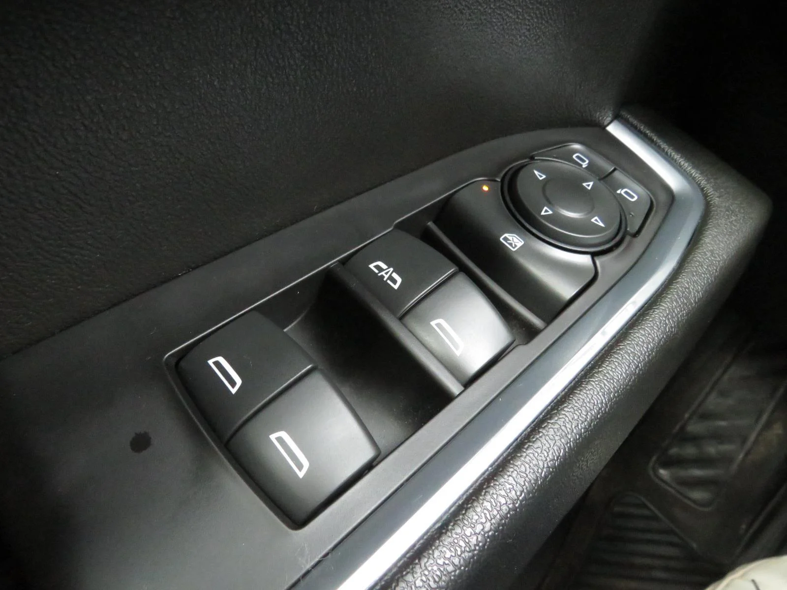 Used 2023 Summit White Chevrolet RST image 27