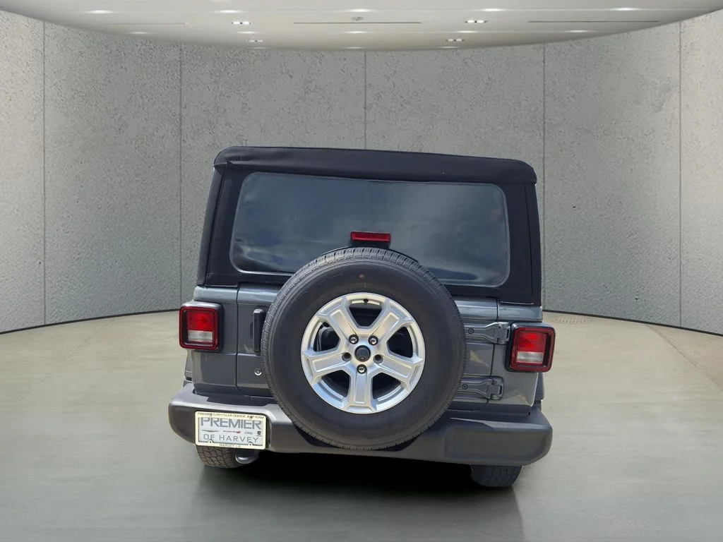 Used 2020 Gray Jeep Sport S image 4