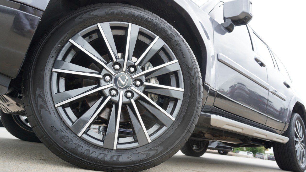 Used 2024 Gray Lexus GX 550 Luxury image 11