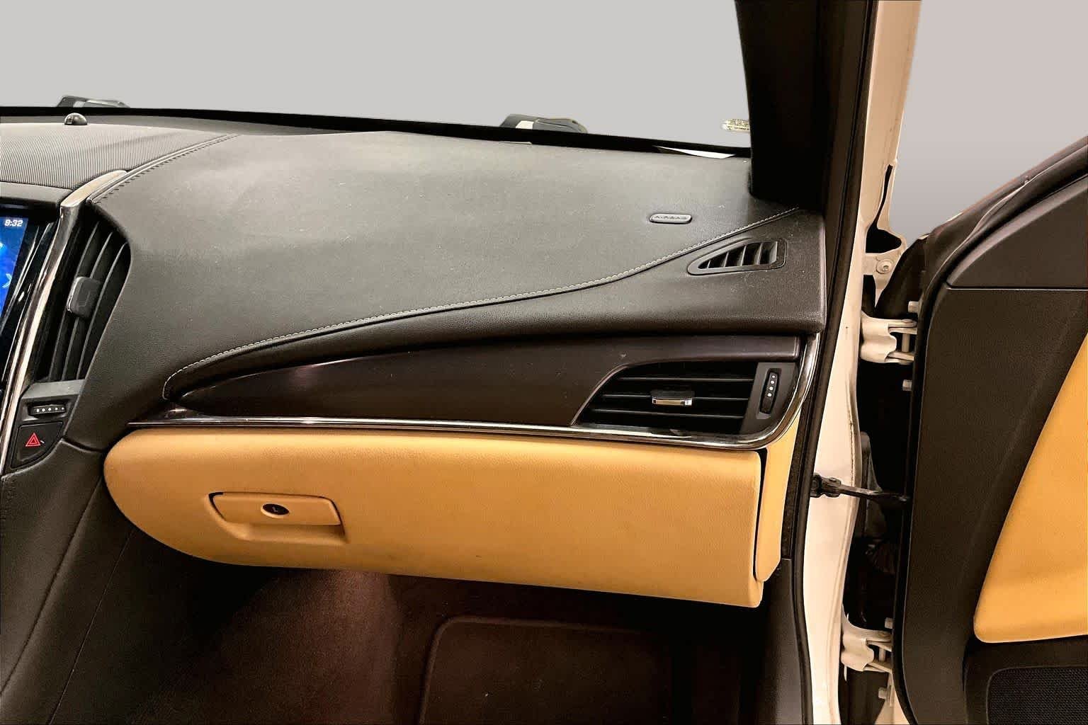 Used 2013 White Diamond Tricoat Cadillac  image 18