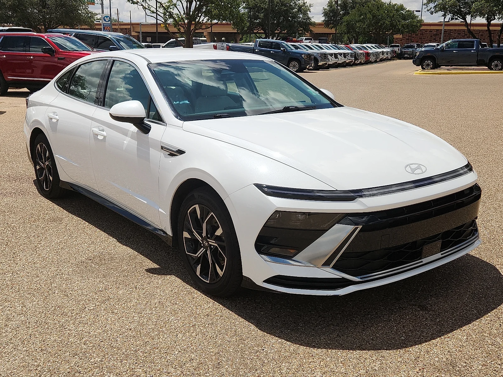 Used 2025 White Hyundai SEL image 6