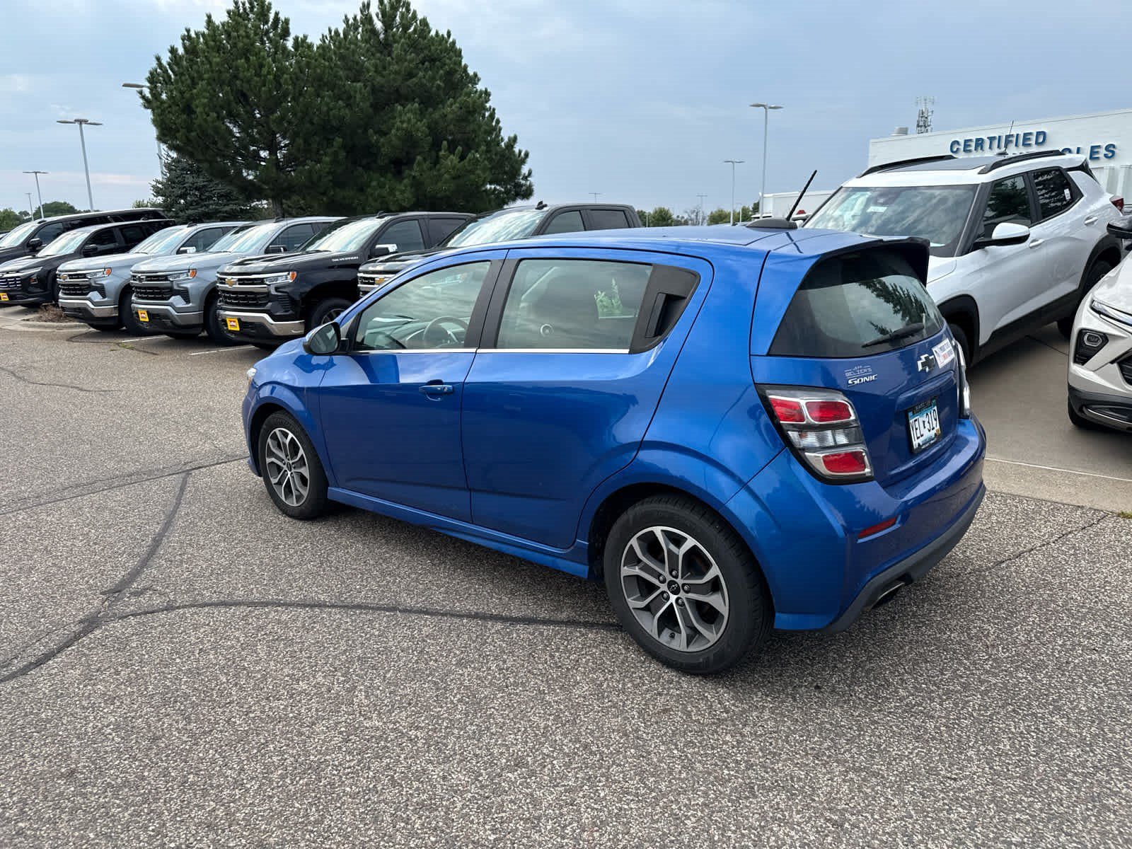 Used 2019 KINETIC BLUE METALLIC Chevrolet LT image 5