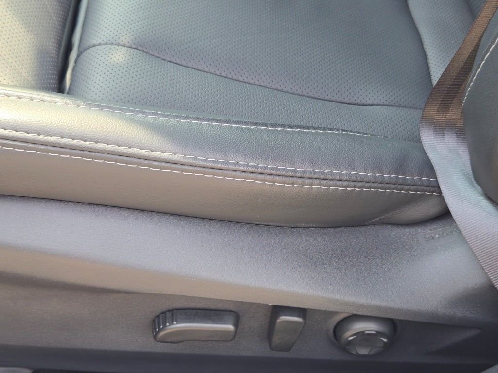 Used 2025 White Subaru Limited image 21