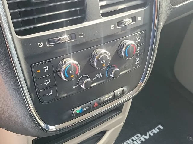 Used 2017 Octane Red Pear Dodge SE image 22