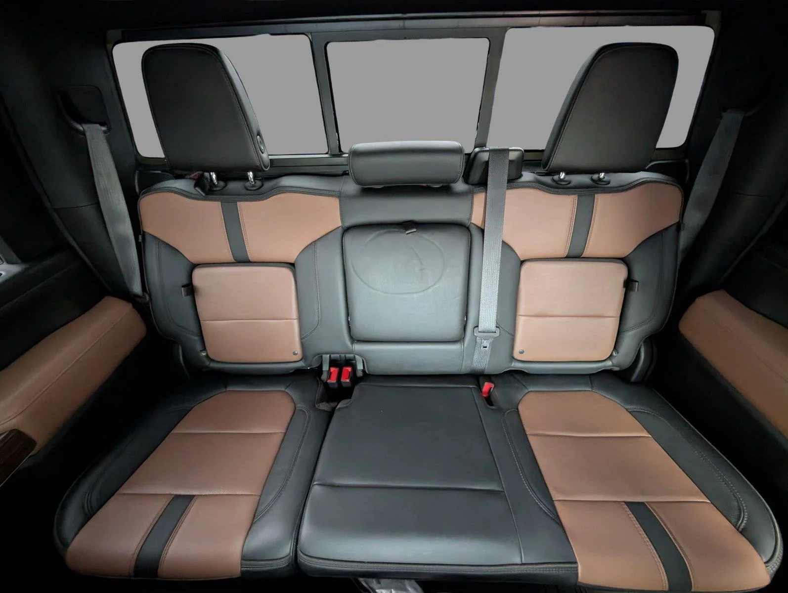 Used 2022 NORTHSKY BLUE METALLIC Chevrolet High Country image 31