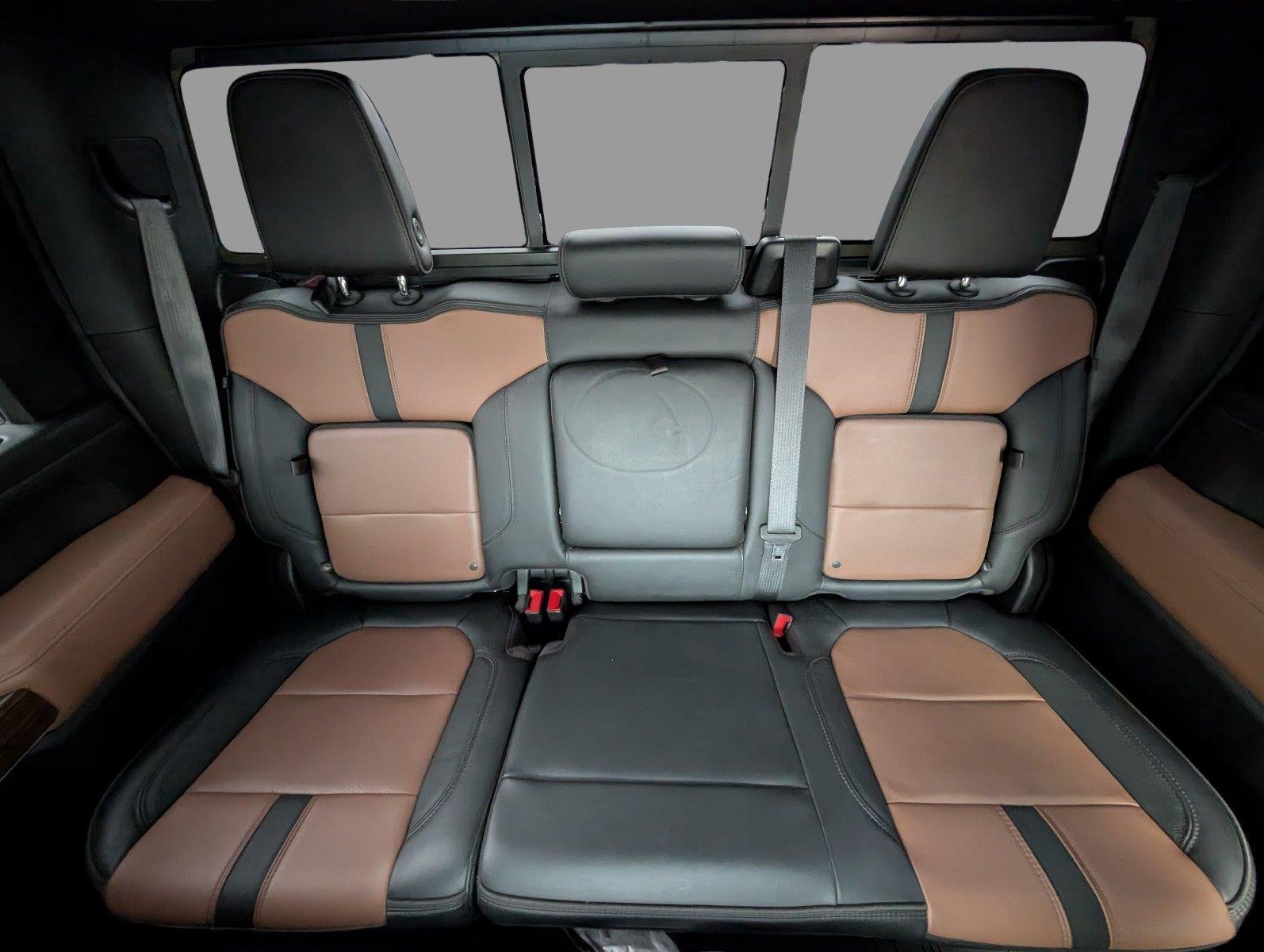 Used 2022 NORTHSKY BLUE METALLIC Chevrolet High Country image 31