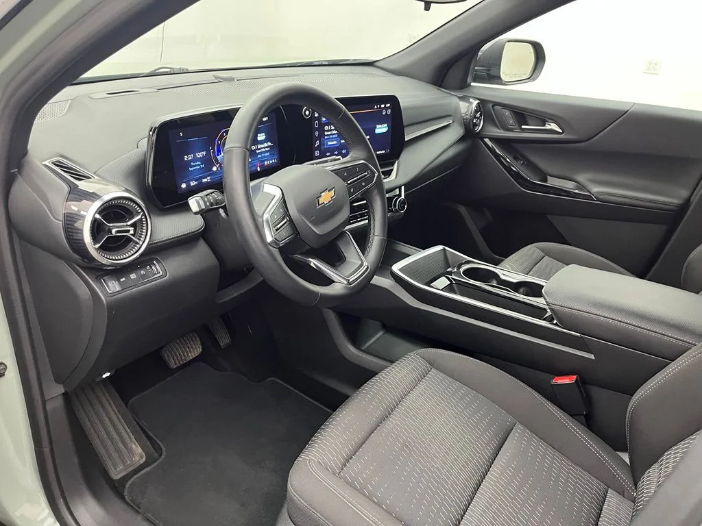 Used 2025 Green Chevrolet LT image 18