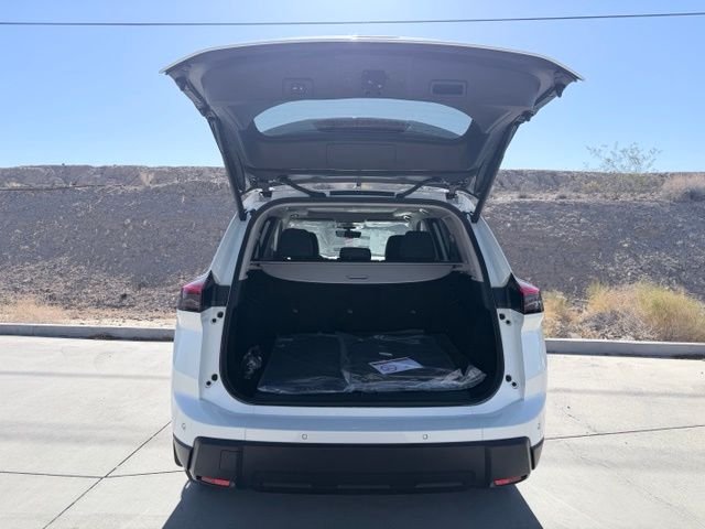 New 2026 Everest White Pearl TriCoat Nissan Dark Armor™ image 32