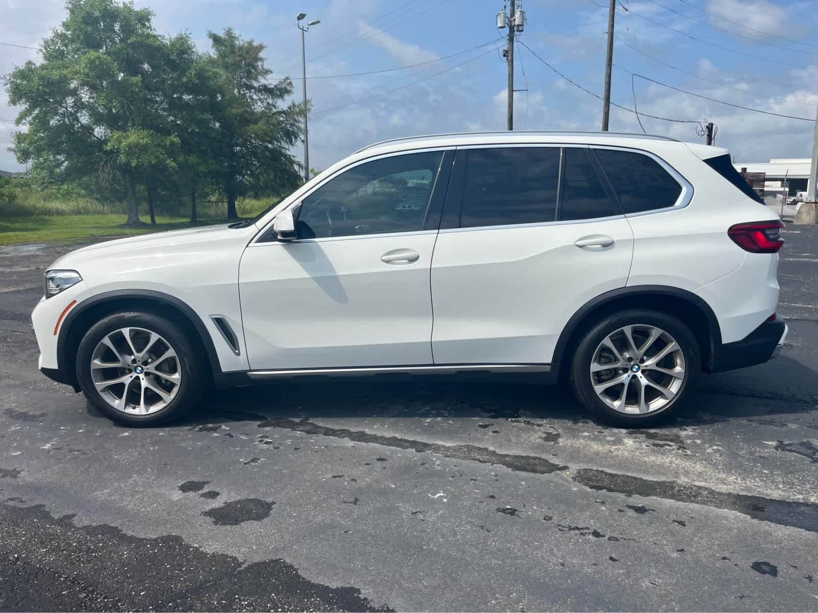 Used 2020 Alpine White BMW sDrive40i image 4