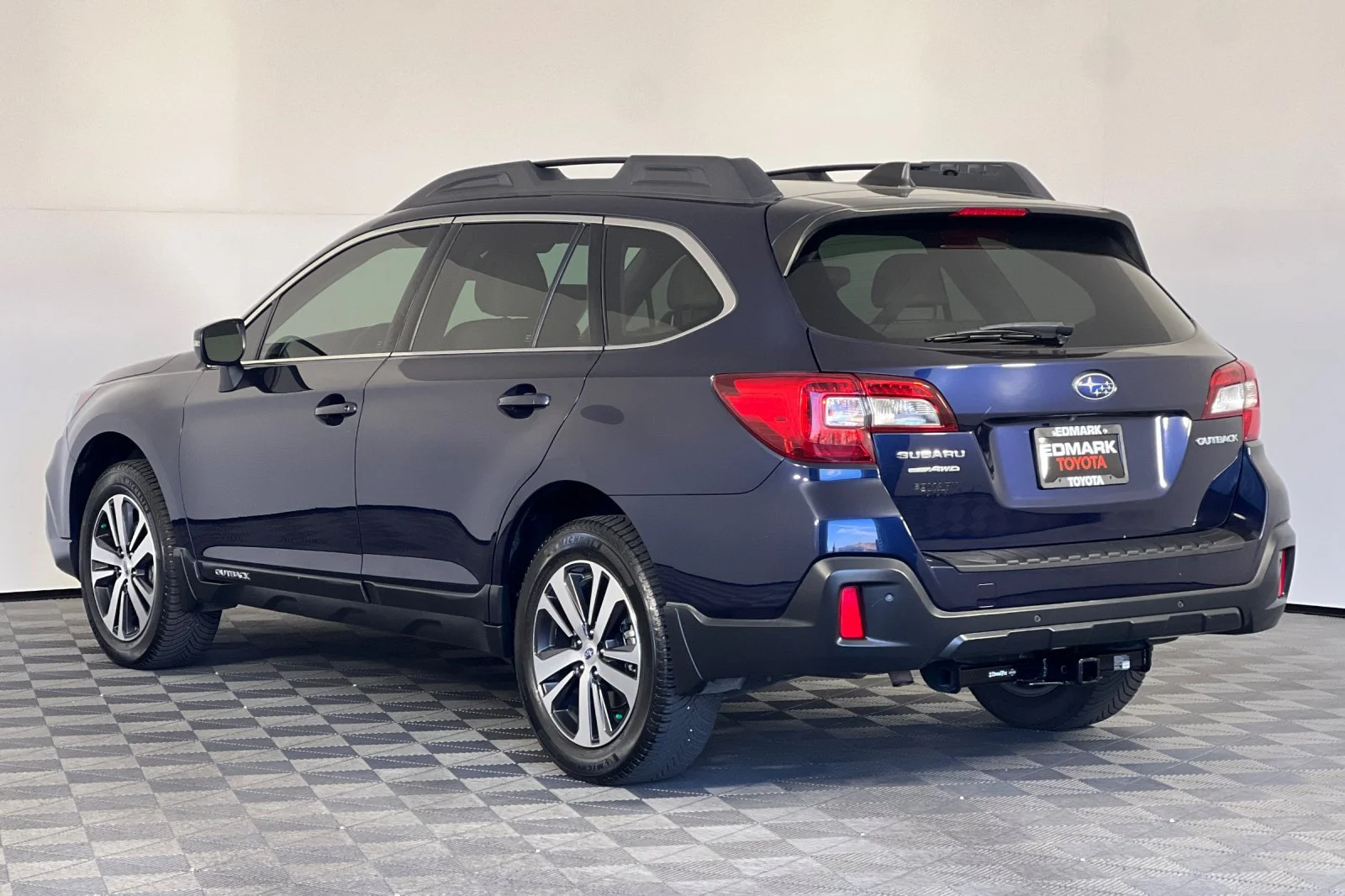 Used 2018 Dark Blue Pearl Subaru Limited image 5