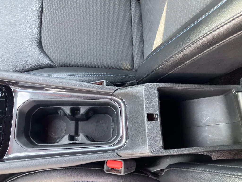 Used 2025 White Jeep Latitude image 27