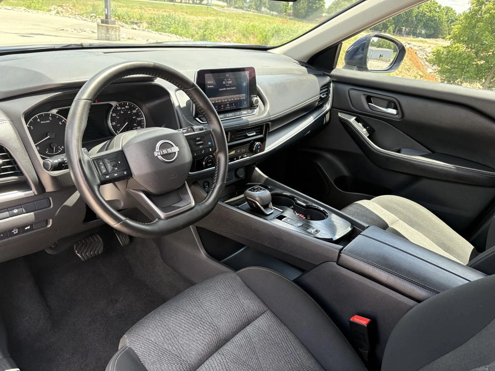 Used 2025 Deep Ocean Blue Pearl Nissan SV image 8