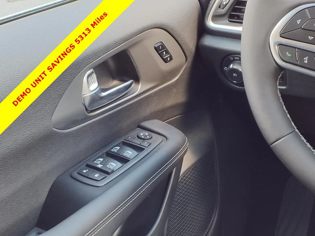 2026 Chrysler Pacifica Select - Photo 12