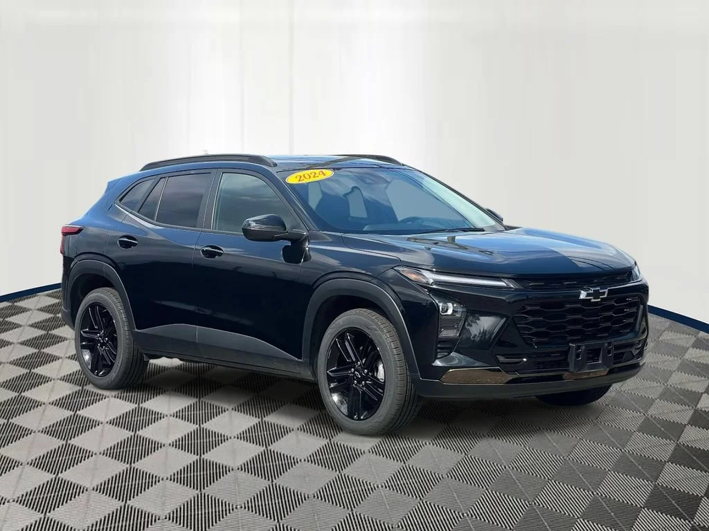 Used 2024 Mosaic Black Metallic Chevrolet ACTIV image 6