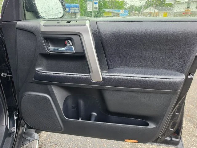 Used 2018 Midnight Black Metallic Toyota SR5 image 10