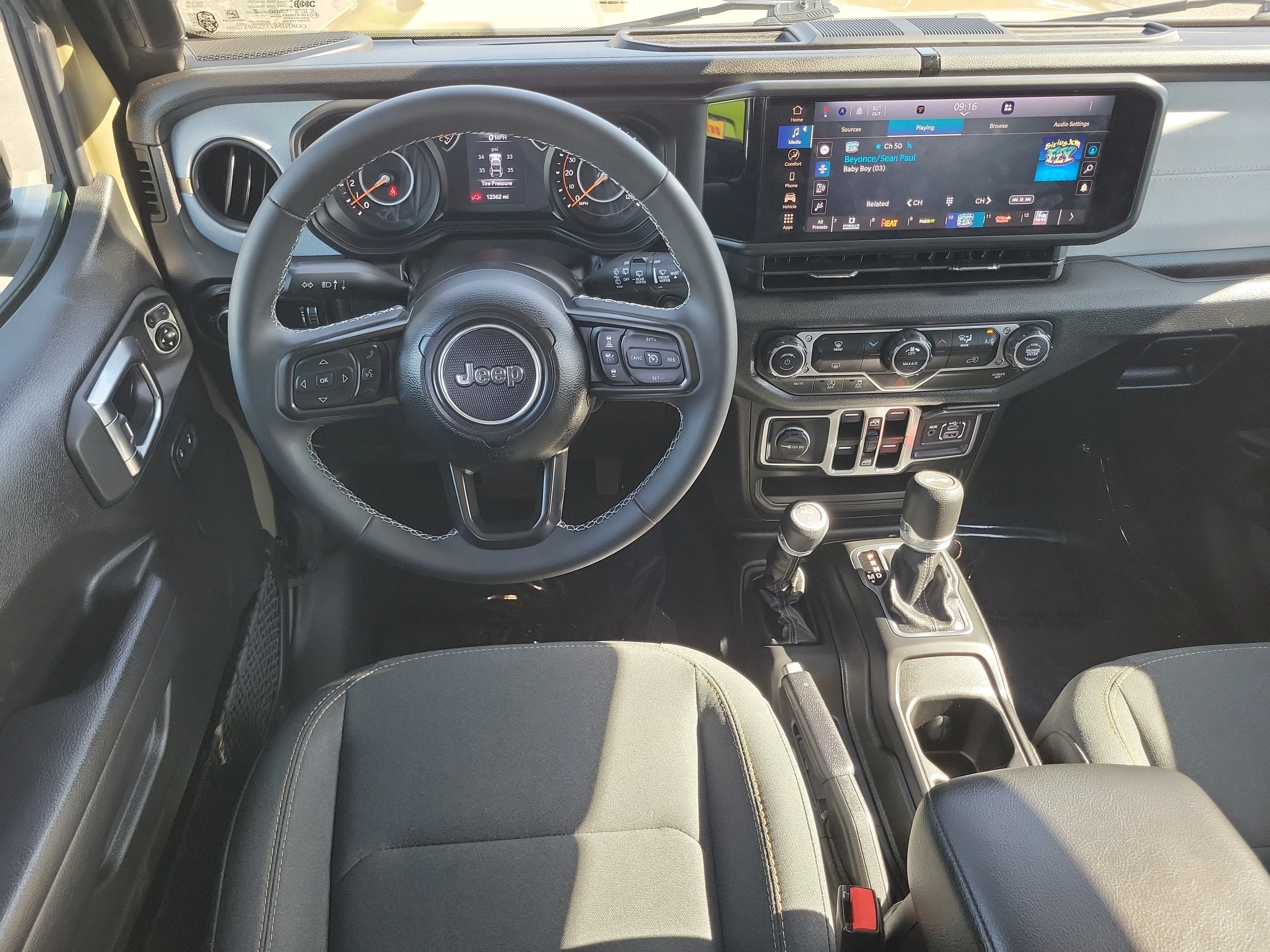Used 2025 Green Jeep Sport S image 15