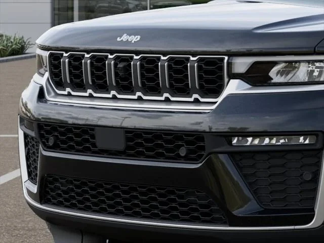 New 2026 Diamond Black Crystal Pearl-Coat Exterior Paint Jeep Limited image 43