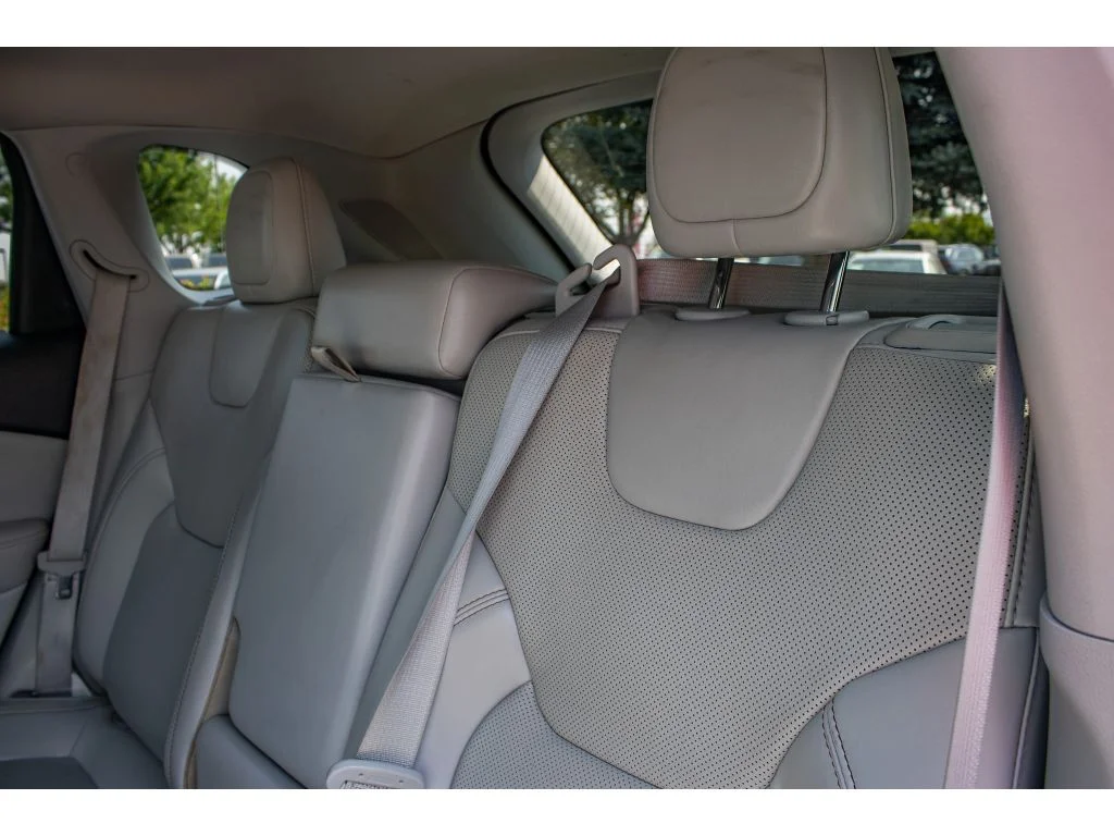 Used 2021 Sting-Gray Clearcoat Jeep Latitude Lux image 18