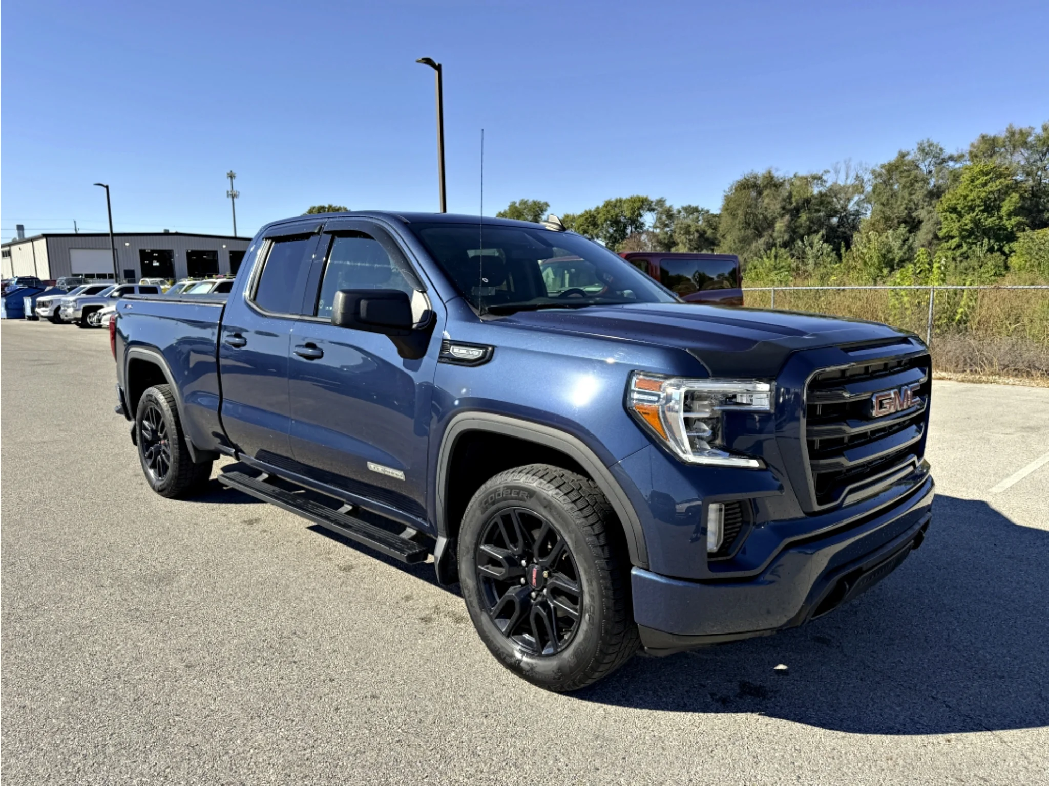 Used 2022 Pacific Blue Metallic GMC Elevation image 2