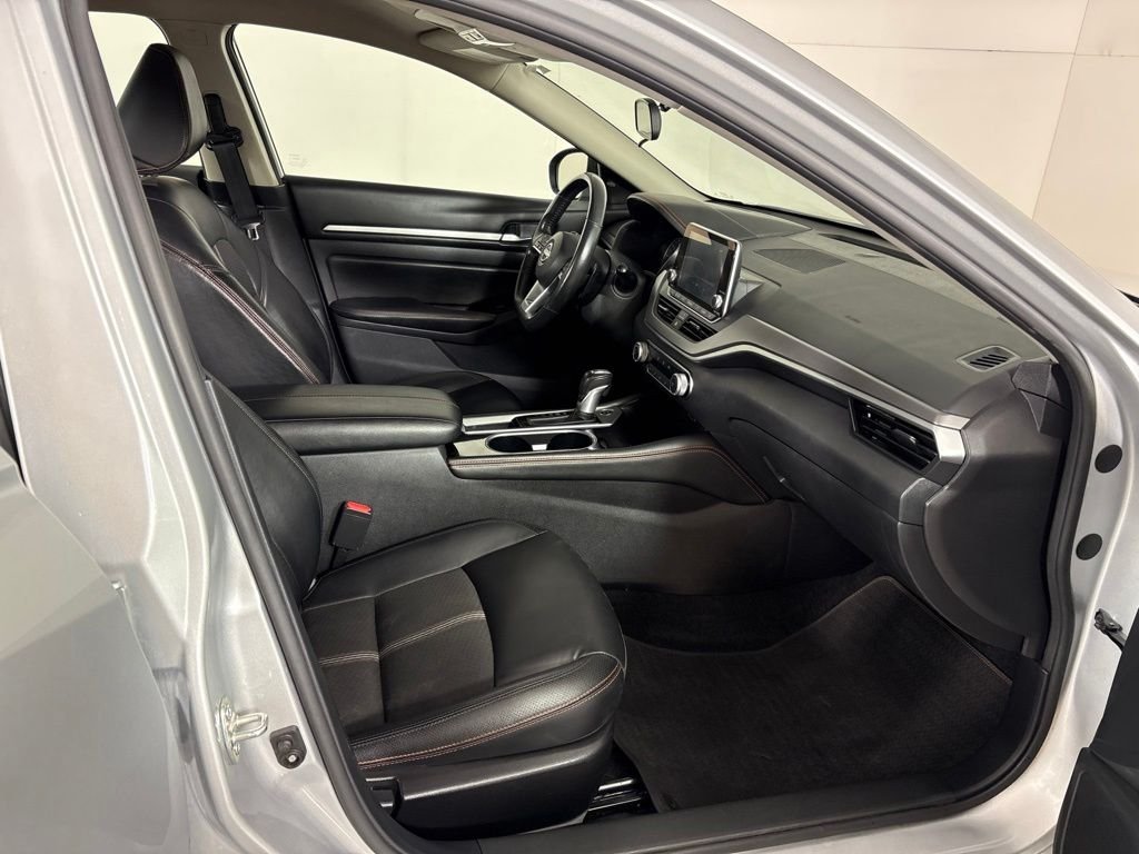 Used 2024 Silver Nissan 2.5 SR image 18