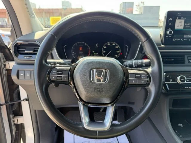 Used 2023 White Honda Touring image 21
