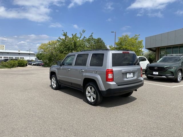 Used 2016 Silver Jeep Latitude image 3