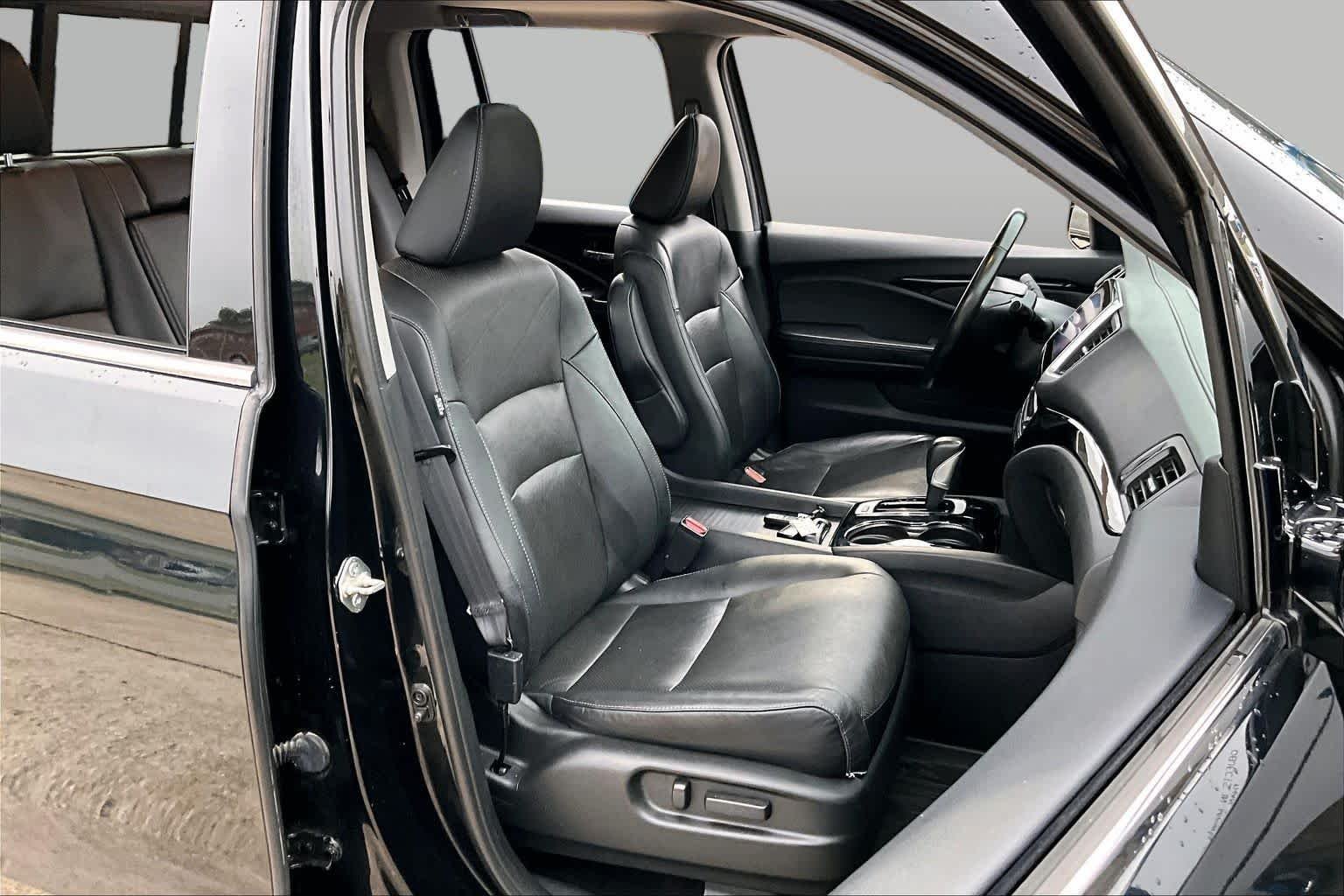 Certified Used 2018 Crystal Black Pearl Honda RTL-E image 9