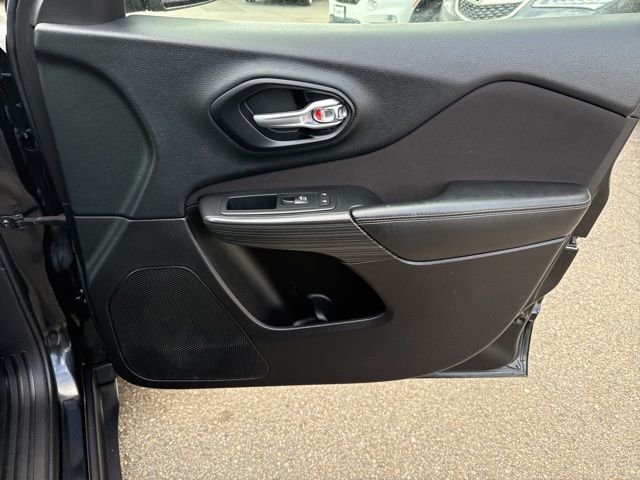 Used 2015 Black Jeep Latitude image 12