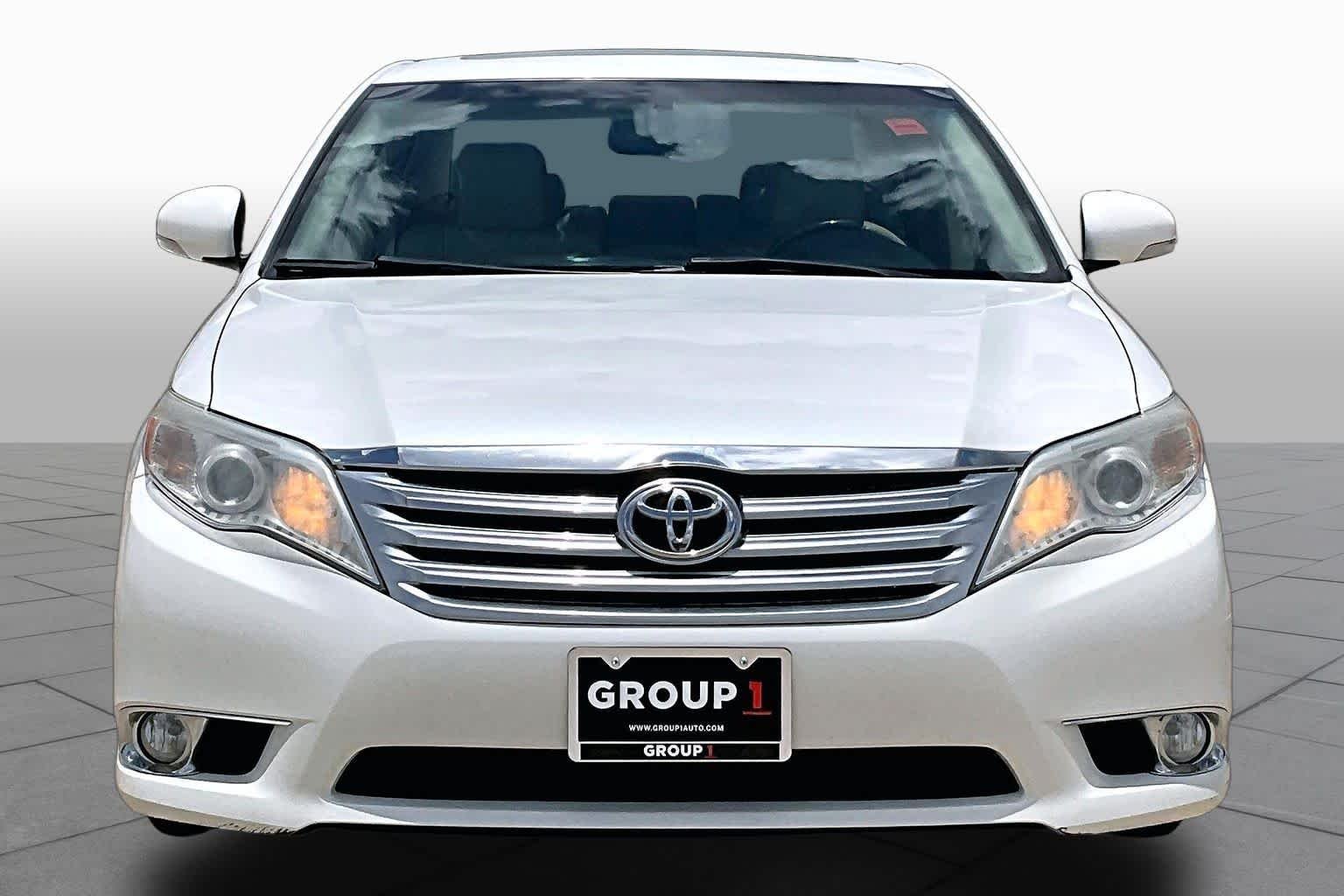 Used 2012 Blizzard Pearl Toyota Limited image 4