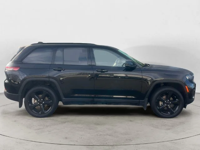 Used 2023 Diamond Black Jeep Altitude X image 4