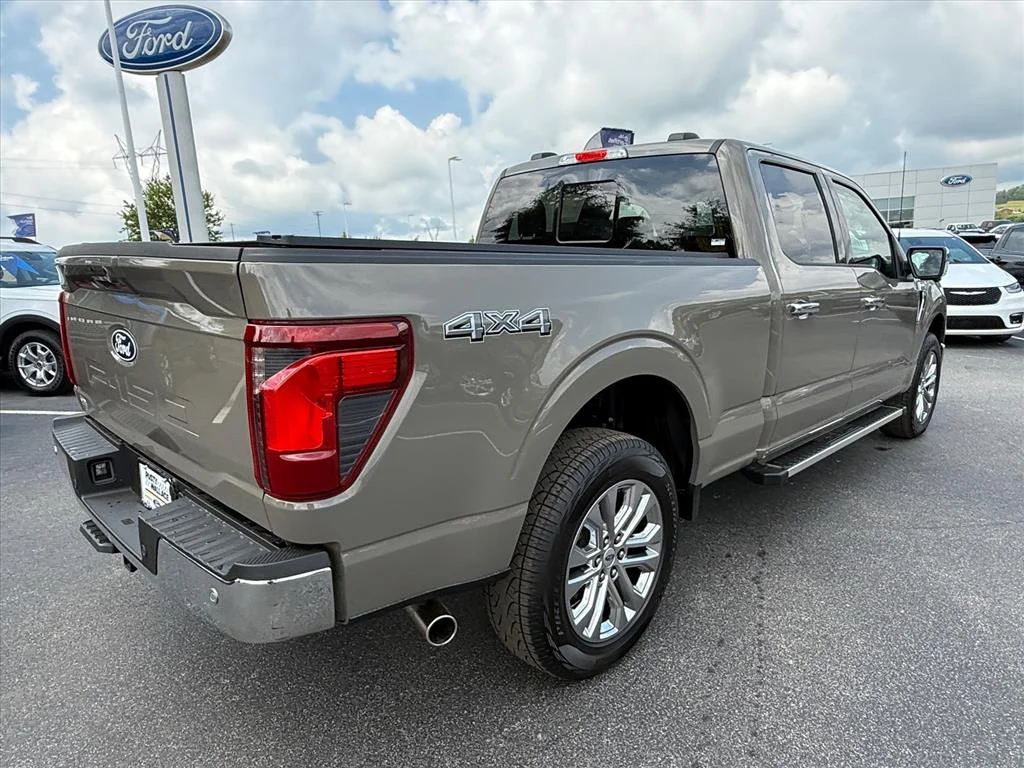 Certified Used 2025 Gray Ford XLT image 7