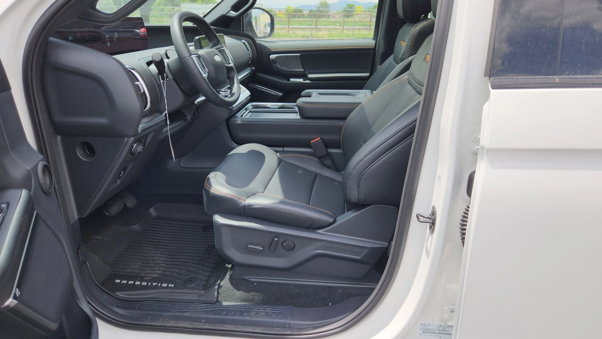 New 2026 Star White Metallic Tri-Coat Ford Tremor image 23