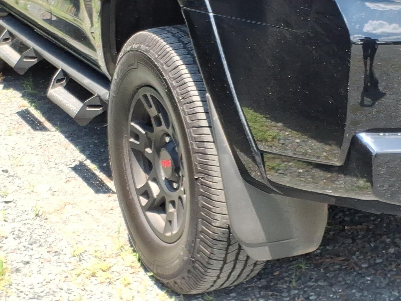 Used 2018 Midnight Black Metallic Toyota SR5 image 9