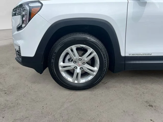 Used 2024 White GMC SLE image 14