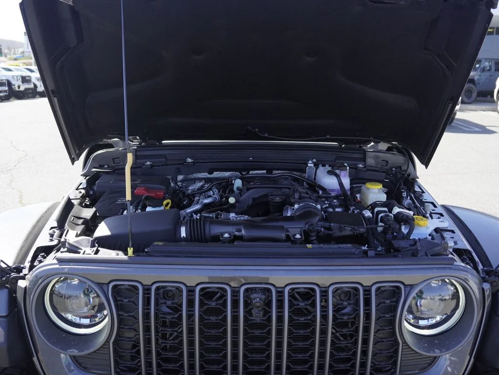 New 2026 Granite Crystal Metallic Clear-Coat Exterior Paint Jeep Rubicon X image 37