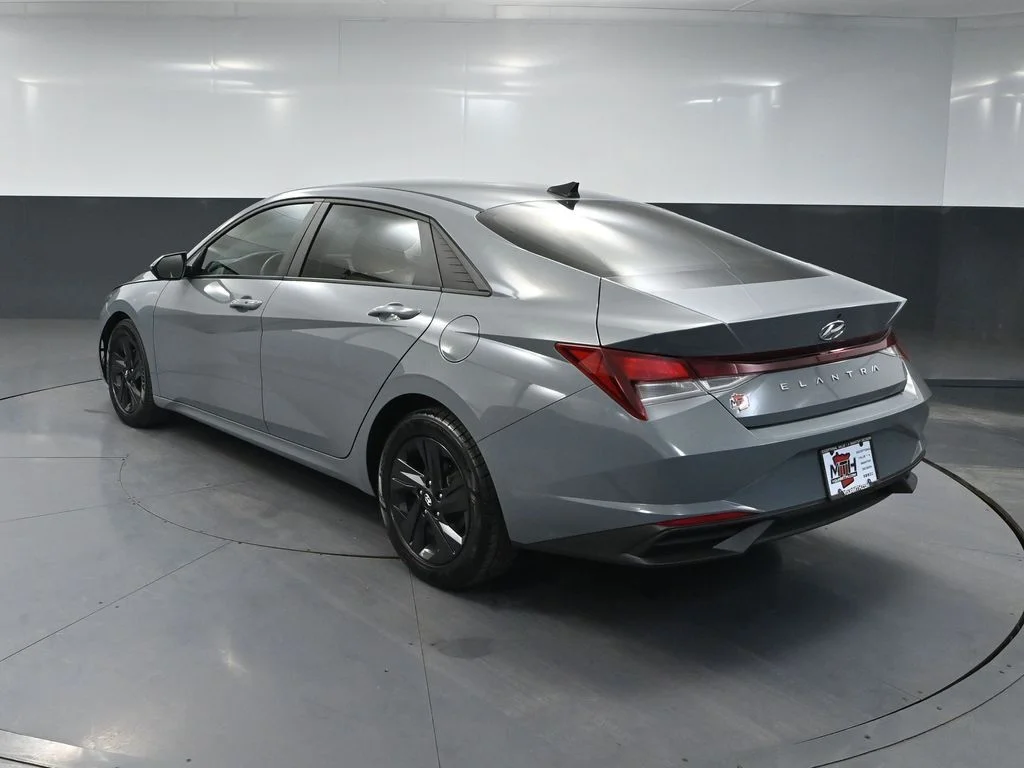 Used 2021 Gray Hyundai SEL image 8