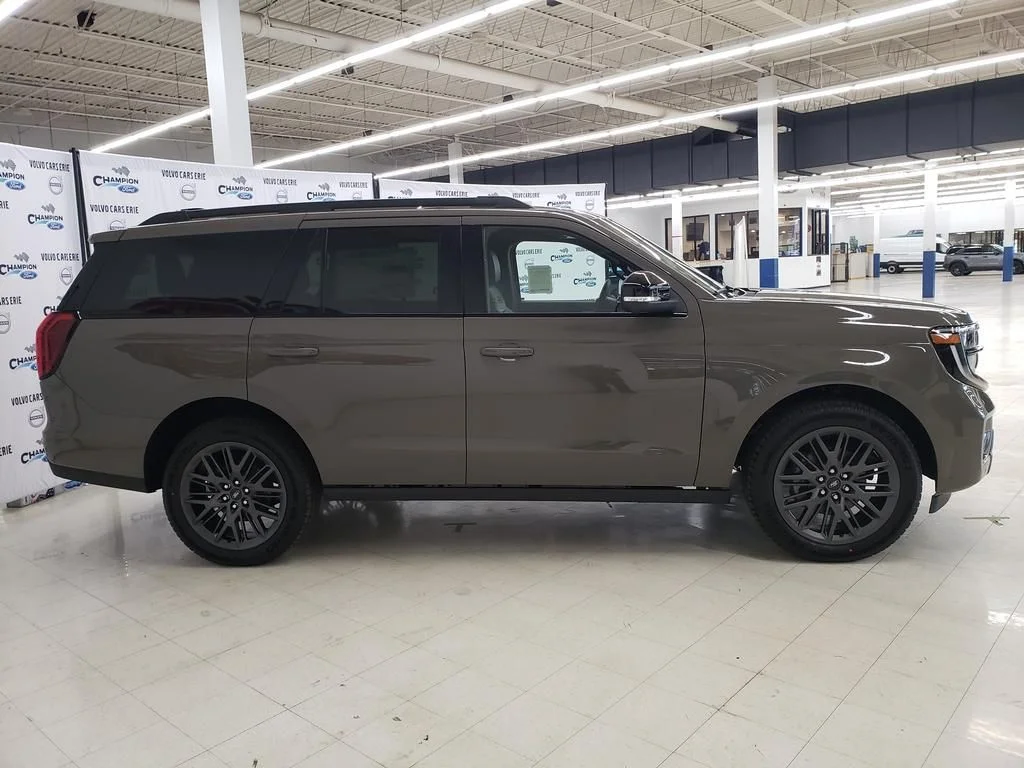 New 2027 Marsh Gray Ford Platinum image 5