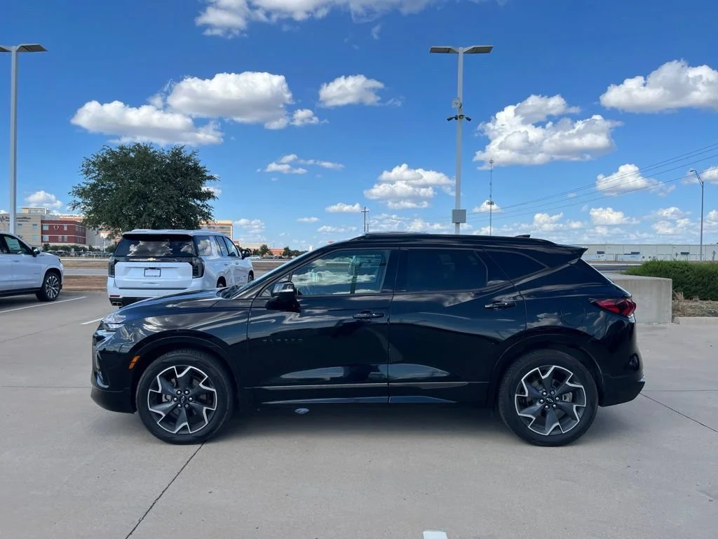 Used 2020 BLACK Chevrolet RS image 2