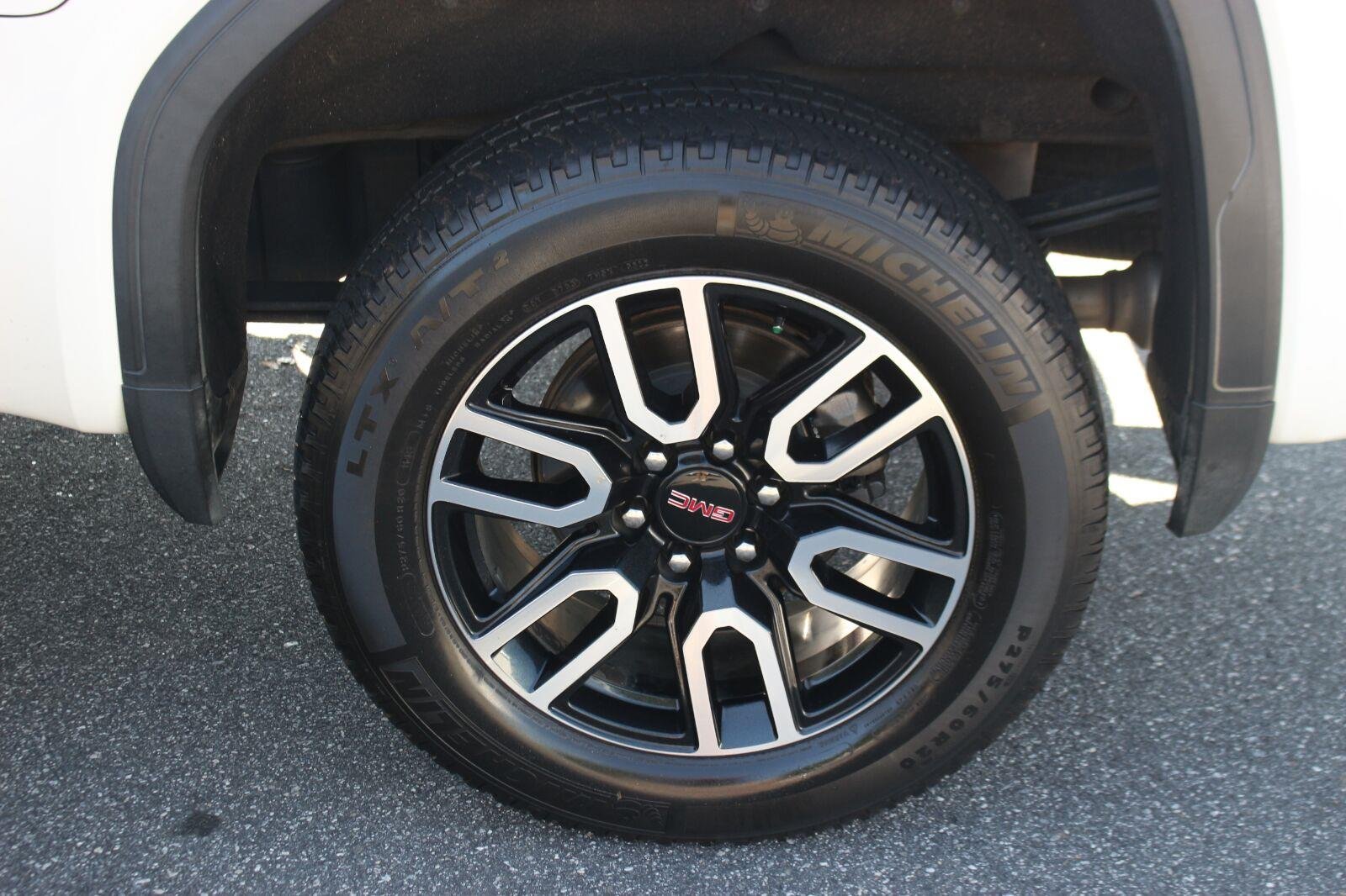 Used 2019 SUMMIT WHITE GMC AT4 image 40